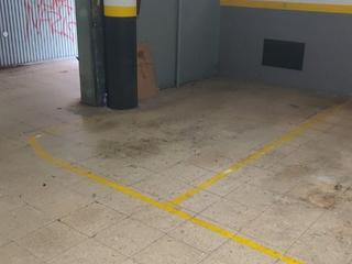 Autoparkplatz in Calle moratin  18. Plaza de parking para coche
