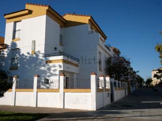 Casa adossada a Calle setenil 1. Vivienda en primera linea de playa
