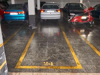 Lloguer Aparcament cotxe a Conde borrell 192. Para coche pequeño