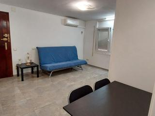 Piso en Cristobal de moura 242. Particular vende piso preparado para entrar a vivir.