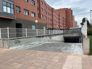 Aparcament cotxe a Senda del río ali 2. Amplia plaza de garaje