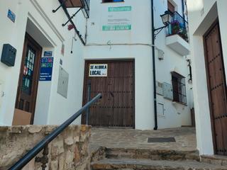 Affitto Locale commerciale in Calle corrales terceros 15. Buena ubicacion local comercial