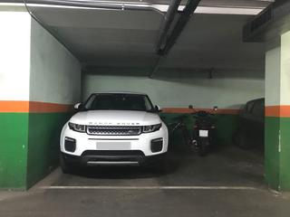 Miete Autoparkplatz in Carrer del maresme 210. Parking para coche grande y 2 motos