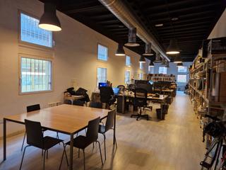 Miete Büro in Trafalgar 48. Alquiler mesa oficina compartida centro barcelona
