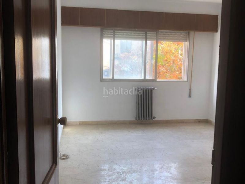 Foto b20fd199-c60e-4e09-b8d1-b7a96112153d. Piso en calle san juan de dios 31 amplio piso centro en Granada