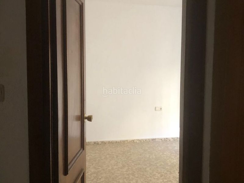 Foto cd702c95-d016-43d5-b177-9d00e455eb6d. Piso en calle san juan de dios 31 amplio piso centro en Granada