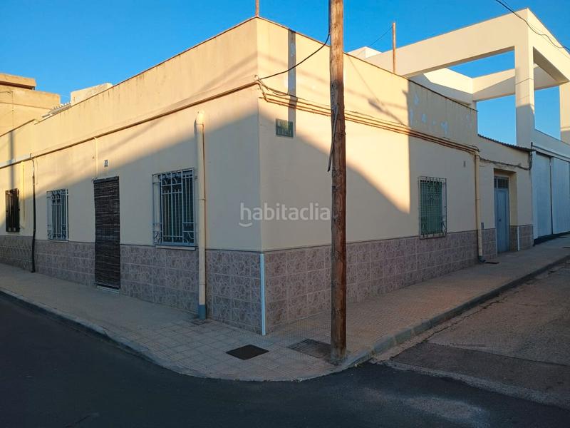 Foto d432e0a2-2b33-4df3-b936-d897121d539c. Casa en calle sevilla 55 casa baja con terraza muy grande y patio interior en Picassent