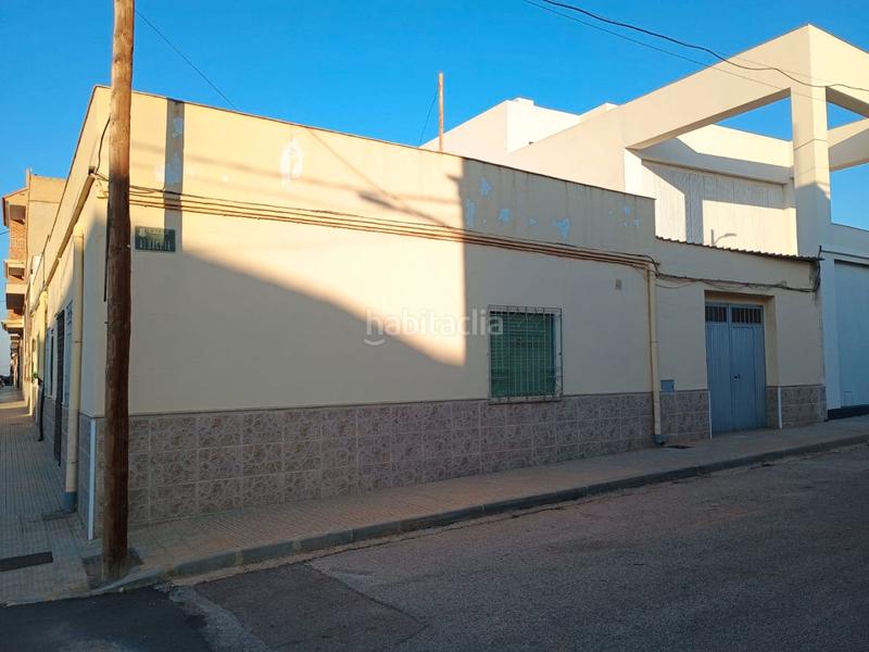 Foto e662fbbc-1a3d-4bfa-9529-f9dea92cb0a6. Casa en calle sevilla 55 casa baja con terraza muy grande y patio interior en Picassent