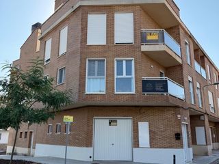 Casa adossada a Pau casals  28. Casa adosada esquinera