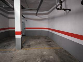 Lloguer Aparcament cotxe a Pintor segrelles 1. Plaza garaje grande