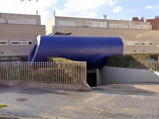 Parking coche en Rosa sensat  5. Plaza parquing muy fácil de aparcar y grande para coche y moto.