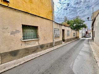 Terreny residencial a Ines de la carrera 13. Amplio solar esquinero en el centro de tarancón