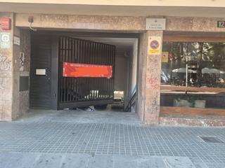 Aparcament cotxe a Forn del vidre 14. Disponemos de plazas de parking junto a la estación de vilanova