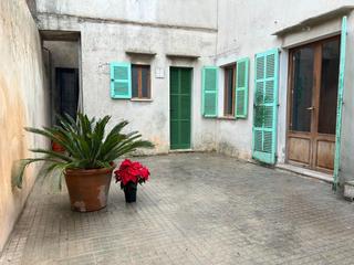 Chalet in Carrer molins 29. Chalet en campanet, habitable y con licencia para reformar