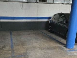 Lloguer Aparcament cotxe a Carrer casal dels mogoda 40. Parking para coche grande 65€