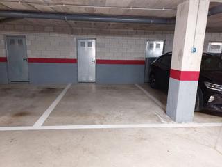 Lloguer Aparcament cotxe a Calle bucarest 3. Alquilo trastero + plaza de aparcamiento