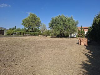 Residential Plot in Carrer dinamarca 15. Gran terreno plano de 1247 m2