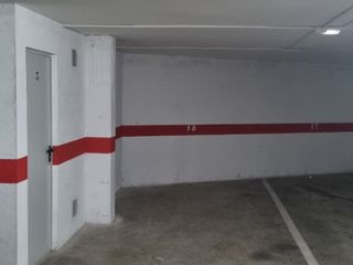 Miete Autoparkplatz in Carrer d'alsina amils 9. Lloguer de pàrquing de 14 m² juntament a un traster de 10 m².