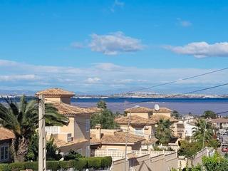 Casa adosada en Av torrevieja 65. Totally rebuild townhouse with fabulous lake views and private p