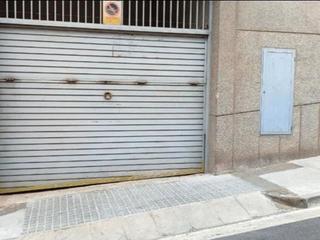 Aparcament cotxe a Roger de llúria 34. Parking para coche grande