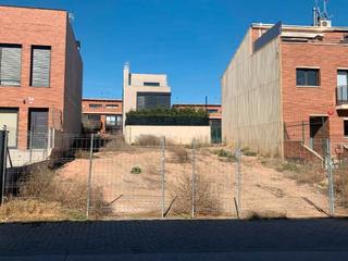 Terreny residencial a Alcalde francesc marcet  23-25. Venda dos terrenys (cadascun 105.000€) a la parada nova de manre