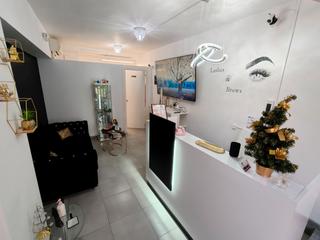 Traspàs Local Comercial a Carrer de roger de flor 185. ¡oportunidad única de traspaso! tienda de belleza en funcionamie