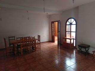 Piso en Calle regina 45. Venta de piso en calle regina