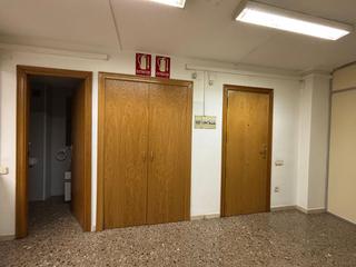 Bureau à Doctor cistaré 39. Oficina en zona esportiva de terrassa