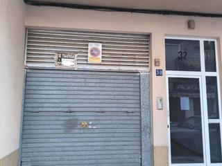Aparcament cotxe a Alt camp 30. Gran plaza de parquing