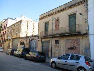 Terreny residencial a Progrés 13-15. Solar con amplia fachada a dos calles