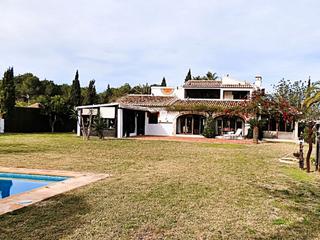 Masia a Carrer lago aral 73. Finca antigua reformada con mucho encanto