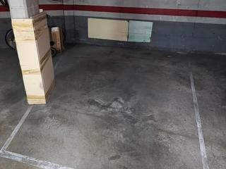 Autoparkplatz in Guilleries 17. Plaza de parquing en garaje comunitarii