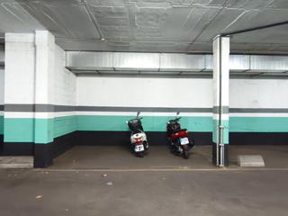 Miete Motorradparkplatz in Parlament 45. ¡no te quedes sin plaza! solo 1 disponible. junto a fgc nacions