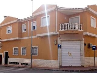 Dúplex a Avenida manuel machado  57. Casa grande  en barrio san antonio con bajo comercial y oficina