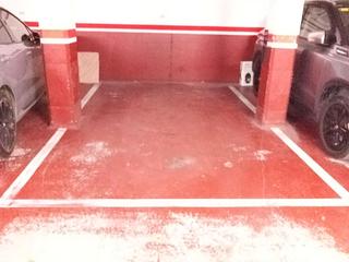 Rent Car parking in Carrer de bergara 82. Plaza de parking media-grande