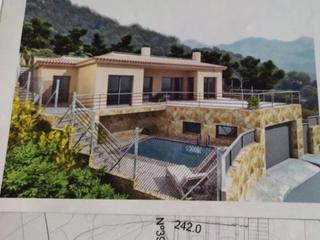 Terreno residencial en Avinguda dels osells 47. Terreno ascendente con vistas al mar.