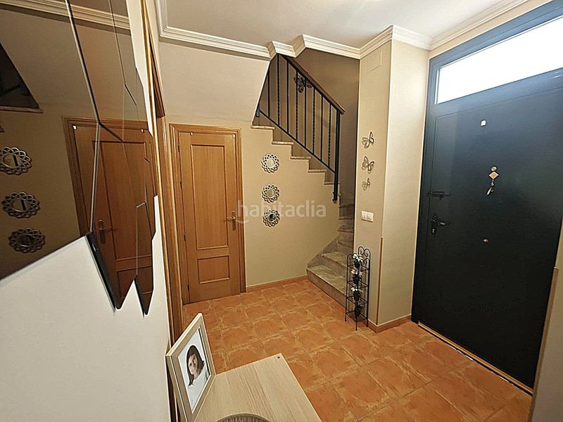 Foto 124f0a5d-8a14-4aab-9e7d-8df4a971ea7d. Casa pareada en urbanización azucena residencial 92 urbanización azucena residencial ¡impresionante casa de 3 plantas ! en Mairena del Alcor