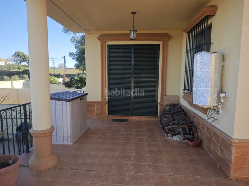 Foto 3e51d856-707b-4070-9a19-d297c3dd3f01. Casa pareada en urbanización azucena residencial 92 urbanización azucena residencial ¡impresionante casa de 3 plantas ! en Mairena del Alcor