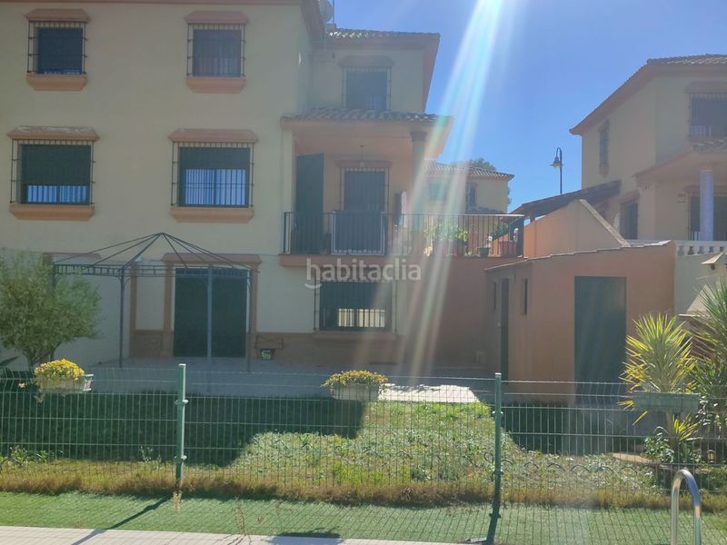 Foto d6e6b555-6ac4-451c-a55e-832f3ca3c63e. Casa pareada en urbanización azucena residencial 92 urbanización azucena residencial ¡impresionante casa de 3 plantas ! en Mairena del Alcor
