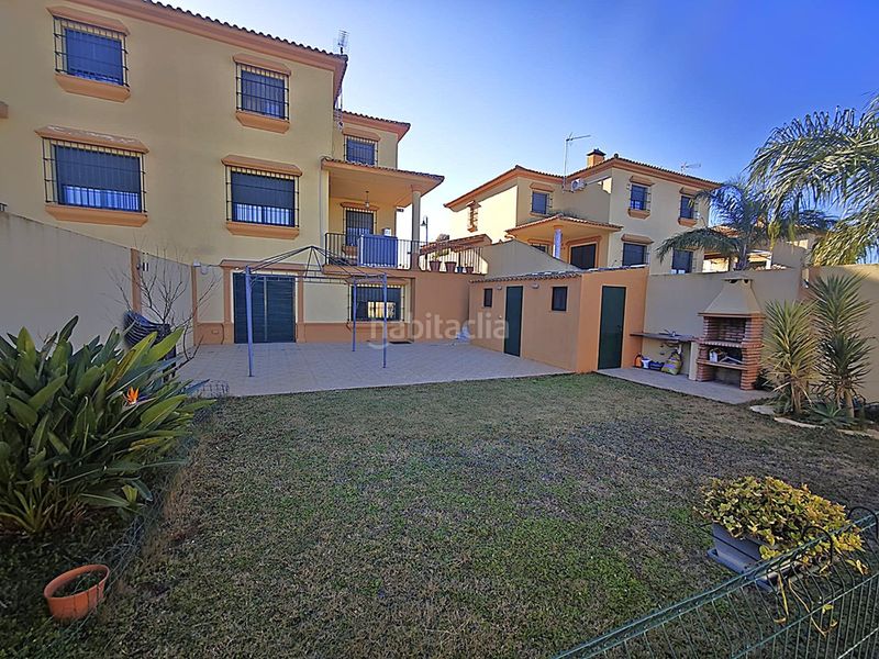 Foto df950232-1453-4047-8b97-c4a92022027d. Casa pareada en urbanización azucena residencial 92 urbanización azucena residencial ¡impresionante casa de 3 plantas ! en Mairena del Alcor