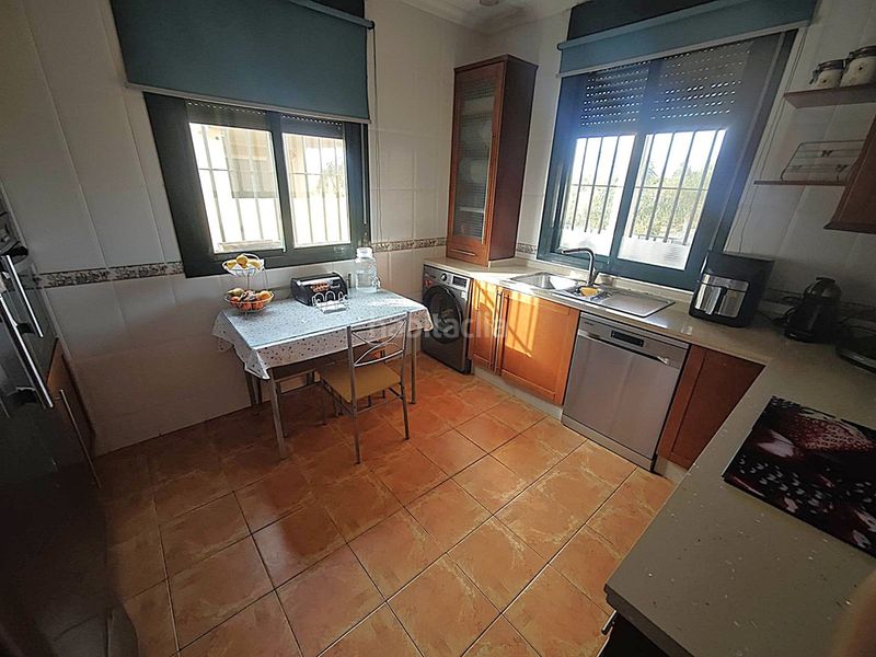 Foto e087355d-4b89-45e6-bafc-698093c8ea00. Casa pareada en urbanización azucena residencial 92 urbanización azucena residencial ¡impresionante casa de 3 plantas ! en Mairena del Alcor