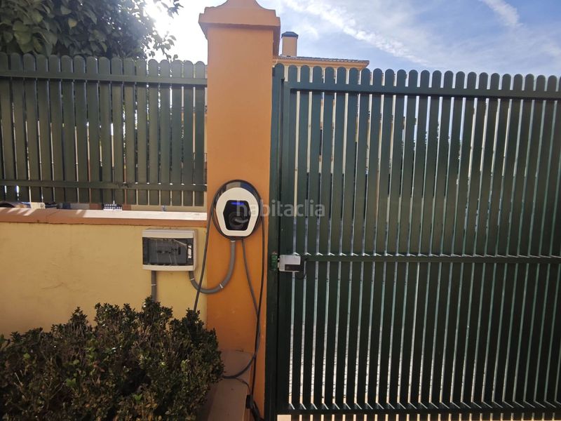 Foto ea415a5a-7ecd-45ef-b820-32c97ea31f26. Casa pareada en urbanización azucena residencial 92 urbanización azucena residencial ¡impresionante casa de 3 plantas ! en Mairena del Alcor