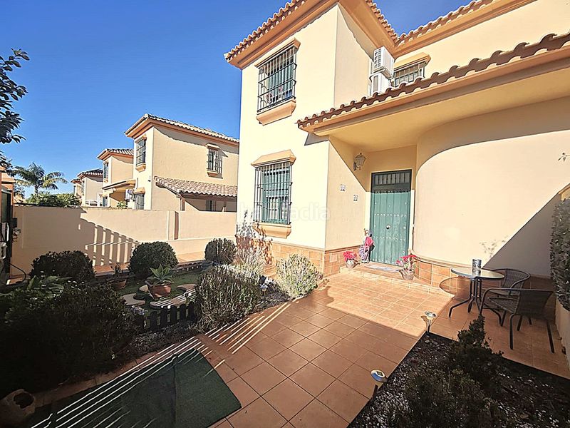Foto ff717880-4525-4514-b5ef-363be01ae9cd. Casa pareada en urbanización azucena residencial 92 urbanización azucena residencial ¡impresionante casa de 3 plantas ! en Mairena del Alcor