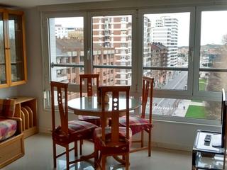 Apartment in Avenida de torcuatofernández miranda 2. Precioso apartamento frente al parque isabel y a 50m. de playa s