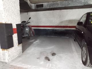 Miete Motorradparkplatz in Pau alsina 112. Parking para moto zona gracia · camp del europa · sanllehi