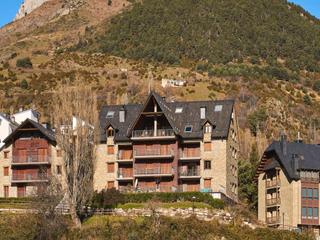 Attique à Puente gállego 14. Exclusivo dúplex abuhardillado de 325 m2 en un entorno natural p