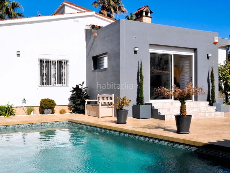 Foto dfce48a9-9f0f-49e6-94b6-d78314d6a897. Casa en carrer montseny 50 particular vende villa reformada – barrio montseny en Empuriabrava