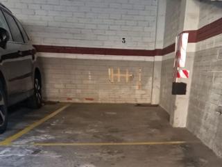 Aparcament cotxe a Angel guimera 20-24. Parking en venta