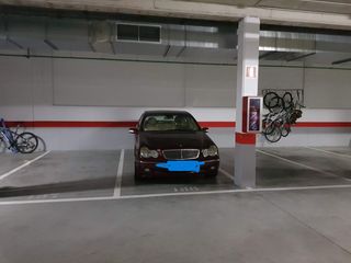 Miete Autoparkplatz in Avda. europa 19 a. Plaza coche, vigilancia 24 horas.