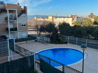 Flat in Carrer castell de sort 1. Bonito piso con piscina